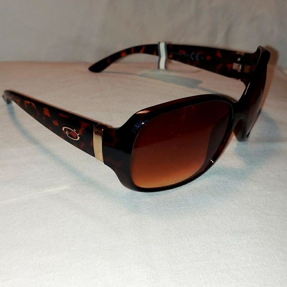 NWT Oscar de la Renta Sunglasses